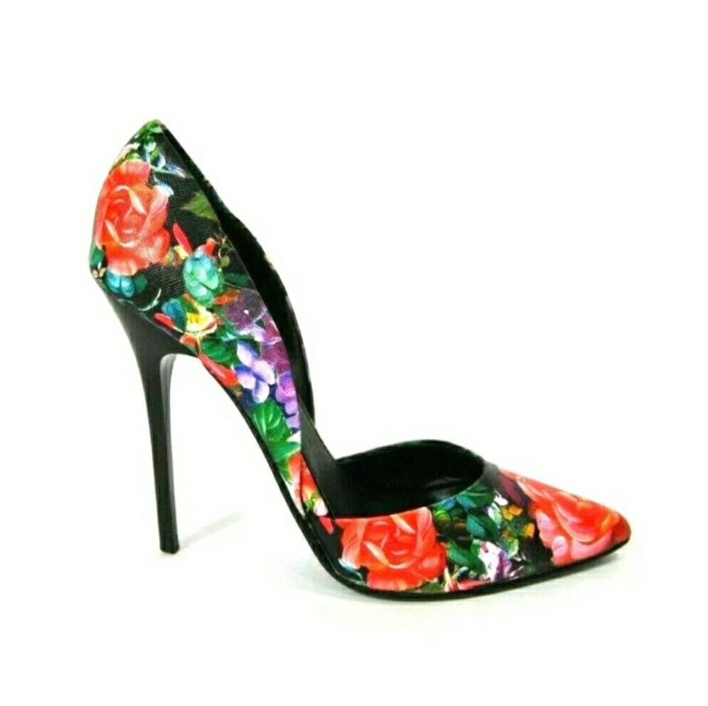 🚫SOLD🚫 Steve Madden Black Floral Heel Pumps